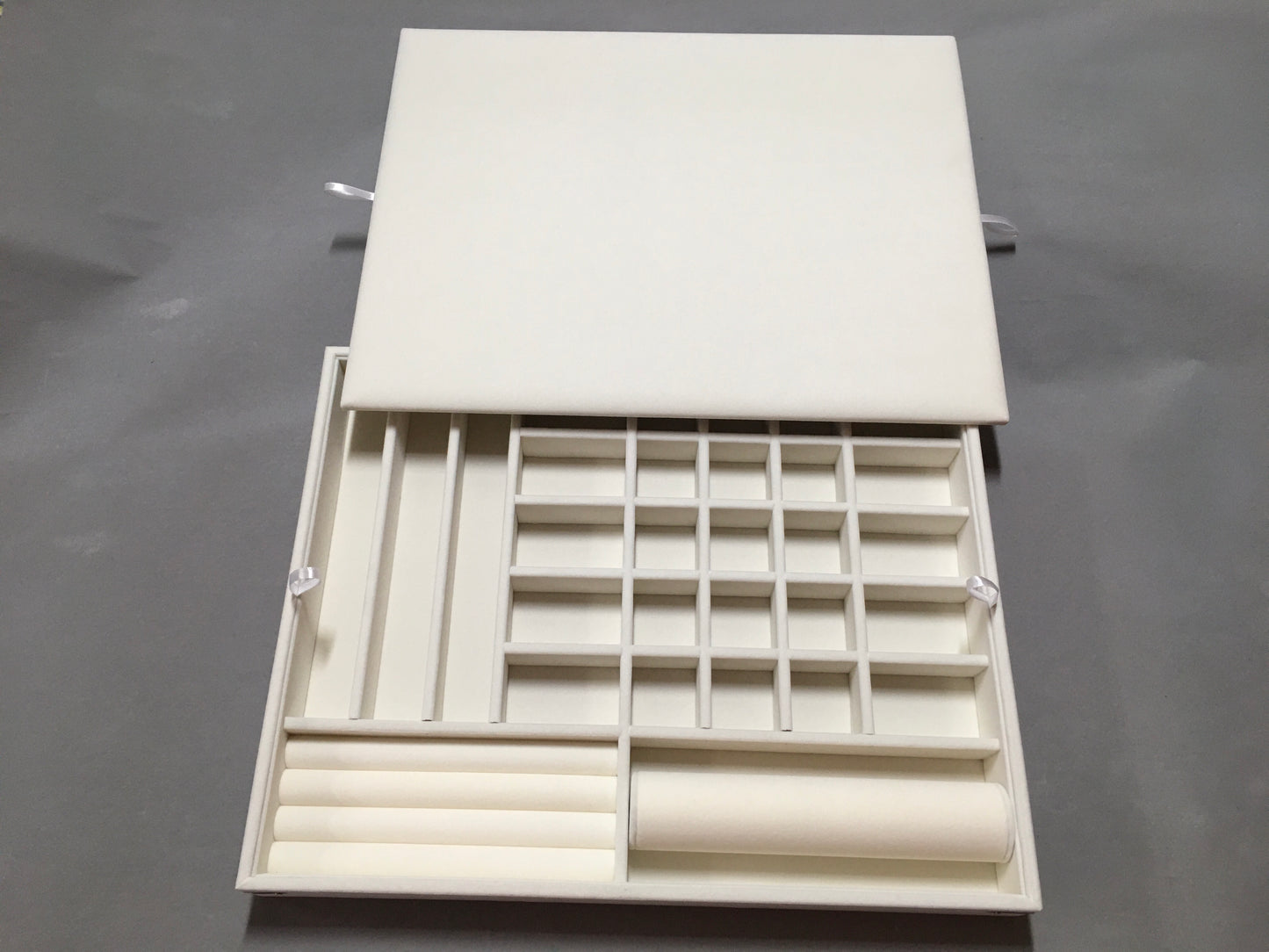 Customizable jewelry organizer tray