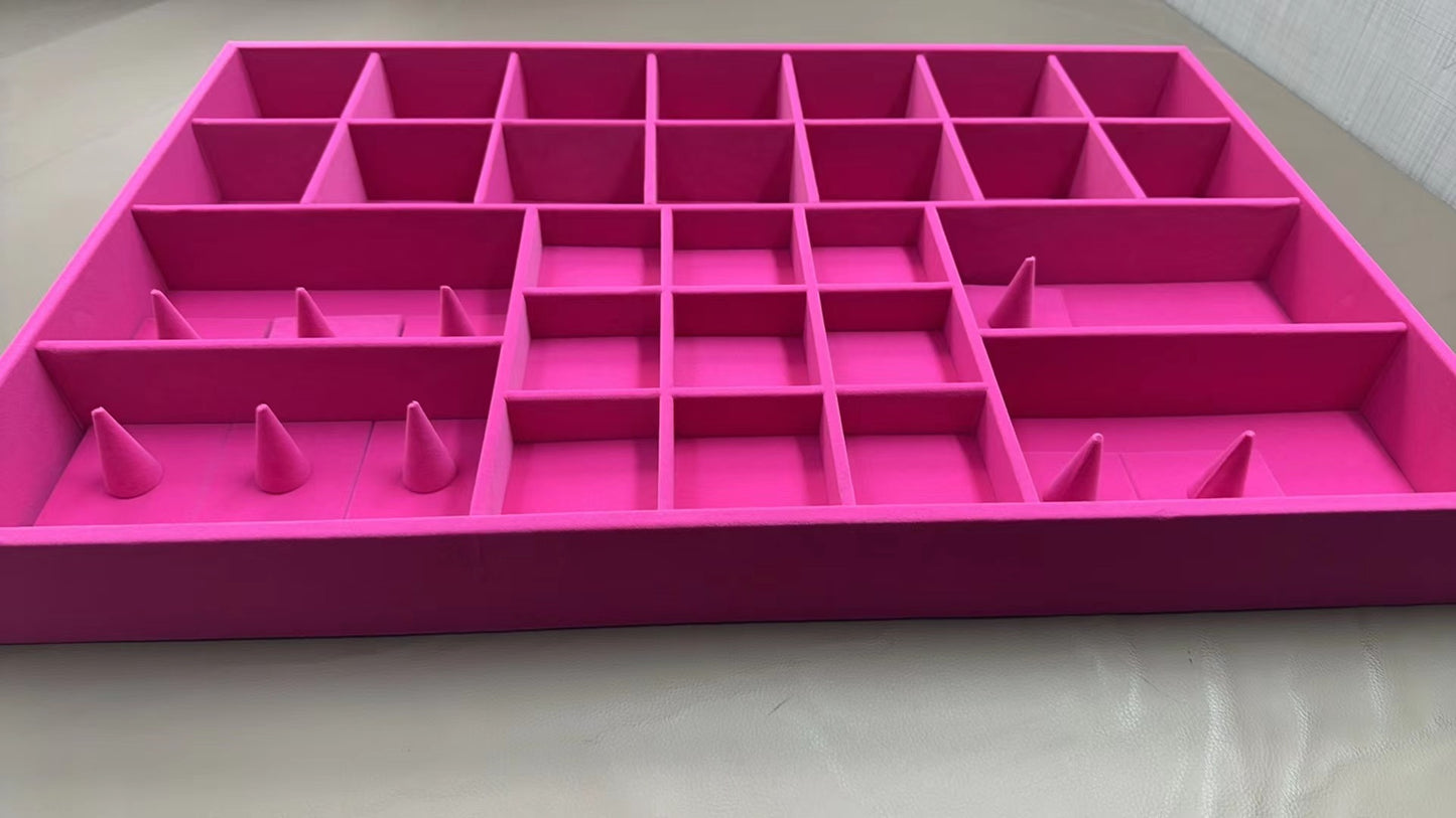Velvet-lined jewelry insert for necklaces and bracelets